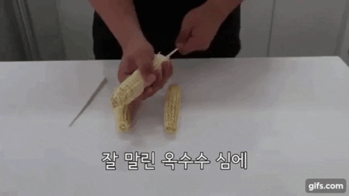 Tưởng vô dụng nhưng ai ngờ lõi ngô lại có hữu ích đến vậy, chỉ là bạn chưa biết cách dùng mà thôi - Ảnh 2. Tưởng vô dụng nhưng ai ngờ lõi ngô lại có hữu ích đến vậy, chỉ là bạn chưa biết cách dùng mà thôi - Ảnh 2.