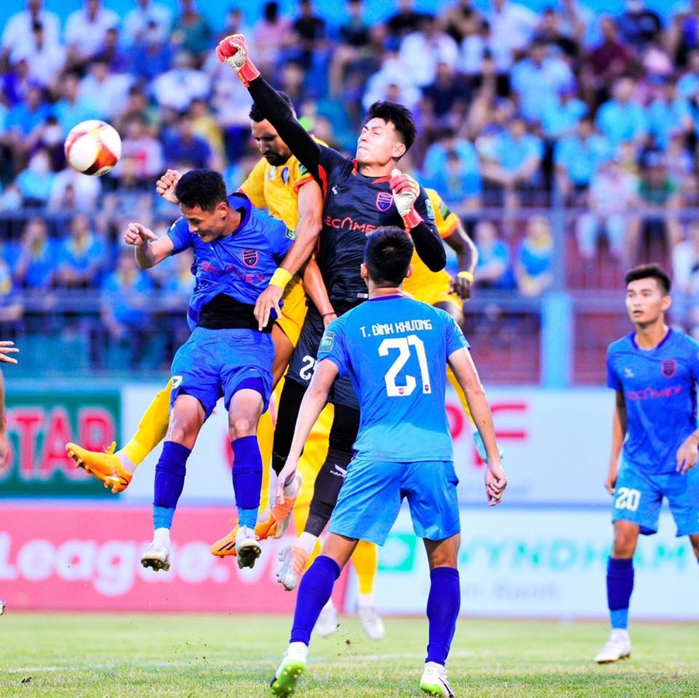 B.Bình Dương cầm hòa CLB Khánh Hòa trong ngày ra mắt HLV Lê Huỳnh Đức - 2 B.Bình Dương cầm hòa CLB Khánh Hòa trong ngày ra mắt HLV Lê Huỳnh Đức - 2