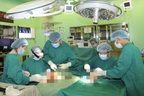 Cứu người đàn ông bị đứt gần lìa cả hai chân sau tai nạn lao động