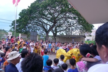 Quà trung thu đến với các bé họ Nhân và hàng trăm trẻ em nghèo TP Cần Thơ