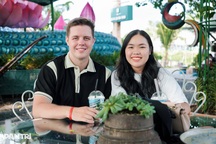 Anh Tây nói tiếng Việt như gió, gây sốt nhờ chuyện tình yêu xa với vợ