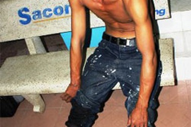 Tài xế, phụ xe buýt hành hung người dân giữa phố 