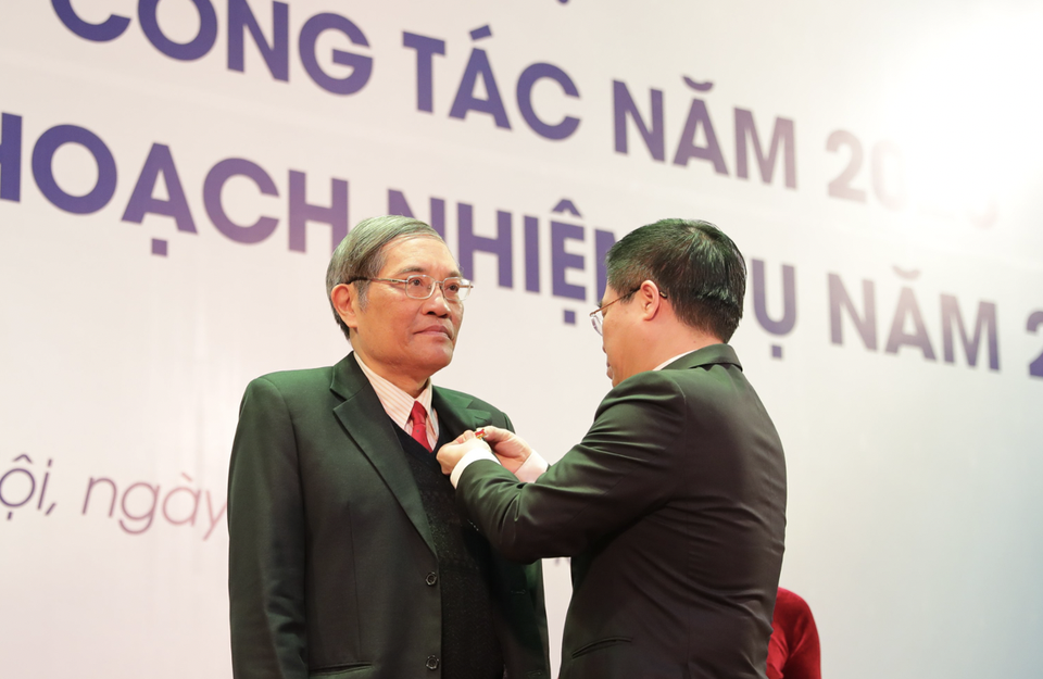 GS.TSKH Đặng Hùng Thắng:Cái đích của tôi là đào tạo ra những học trò giỏi - 1 GS.TSKH Đặng Hùng Thắng:Cái đích của tôi là đào tạo ra những học trò giỏi - 1