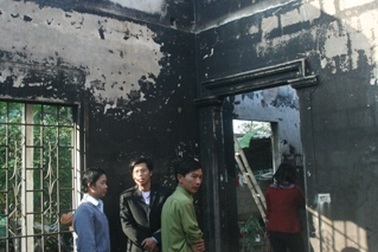 Nhà một thiếu tá quân đội cháy rụi thành tro
