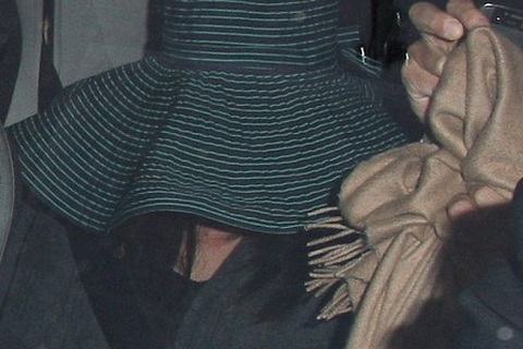 Sandra Bullock xuất hiện lần đầu sau scandal tình ái của chồng