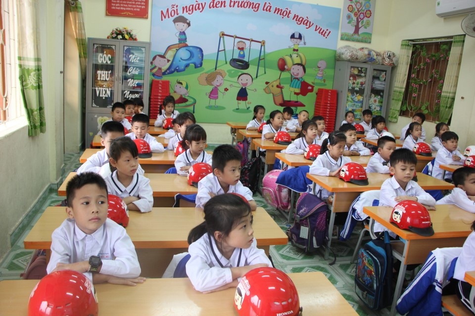 Hiệu quả khả quan của chương trình tặng mũ bảo hiểm cho học sinh lớp Một toàn quốc - 2 Hiệu quả khả quan của chương trình tặng mũ bảo hiểm cho học sinh lớp Một toàn quốc - 2