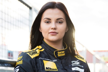 Tay đua nữ xinh đẹp bị mạng xã hội "cấm cửa" vì ảnh nóng