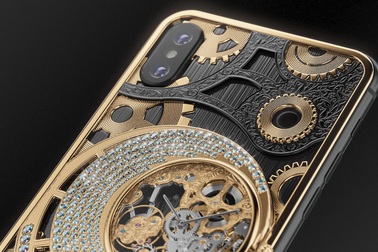 iPhone XS phiên bản mạ vàng, đính kim cương, giá hơn 550 triệu đồng