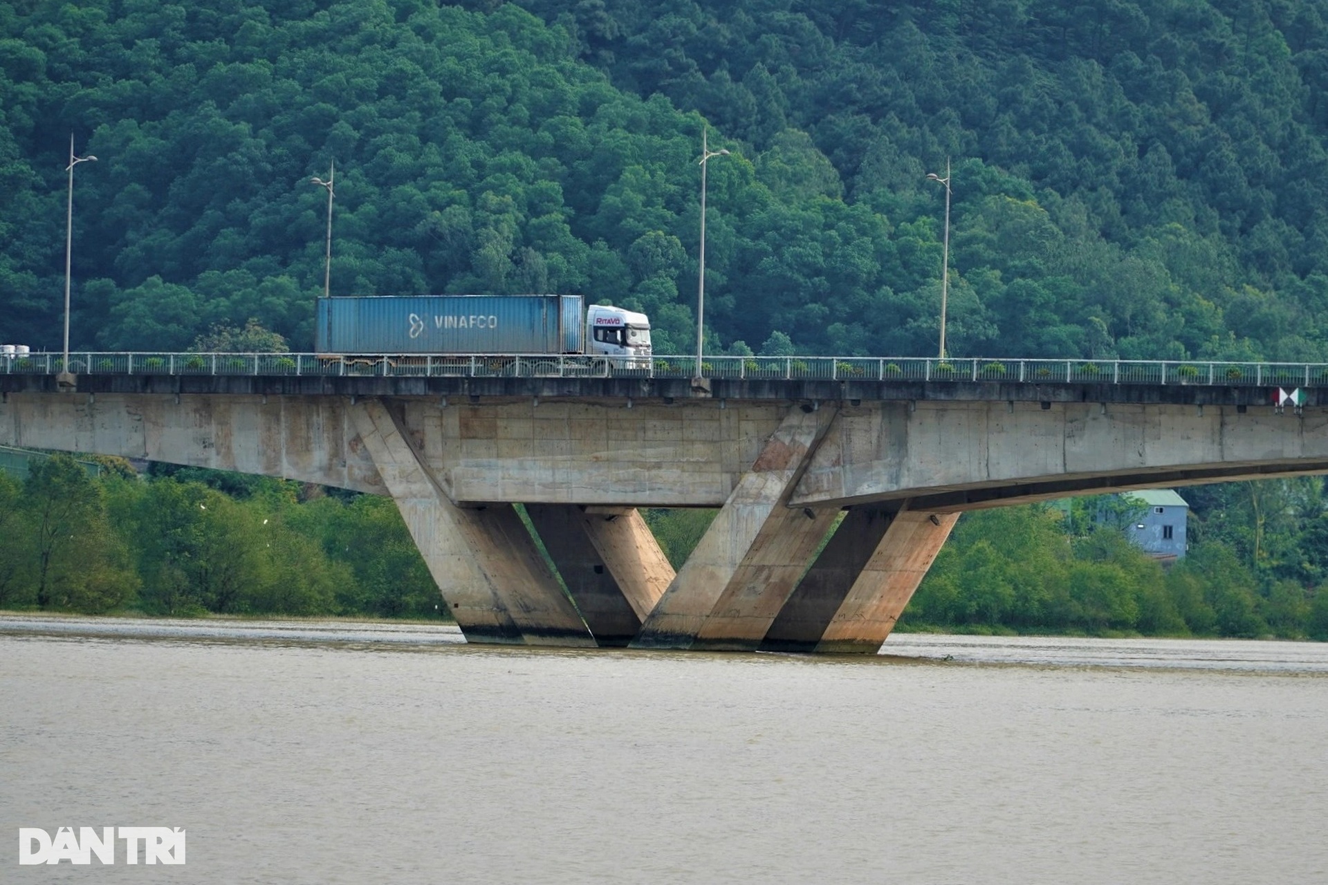 5 cây cầu bắc qua một dòng sông chạy dọc tỉnh rộng nhất Việt Nam - 5