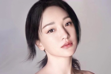 Châu Tấn bị bắt gặp hò hẹn với "phi công trẻ" kém 13 tuổi