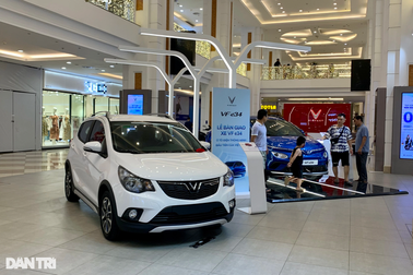 Thị trường ô tô cũ sôi động, xe mới nối nhau về Việt Nam