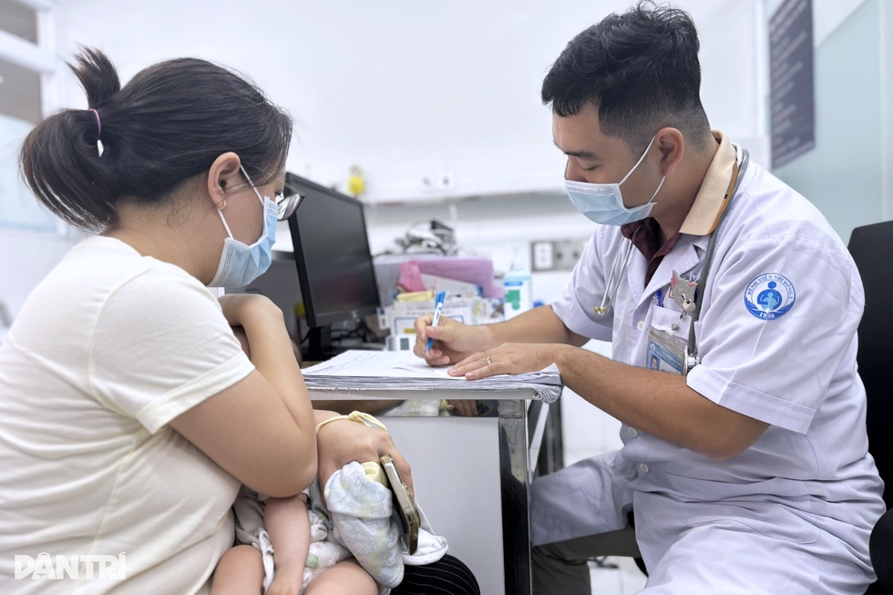 Thứ trưởng Bộ Y tế: 11 năm mới cập nhật hướng dẫn điều trị sởi là quá chậm - 3 Thứ trưởng Bộ Y tế: 11 năm mới cập nhật hướng dẫn điều trị sởi là quá chậm - 3