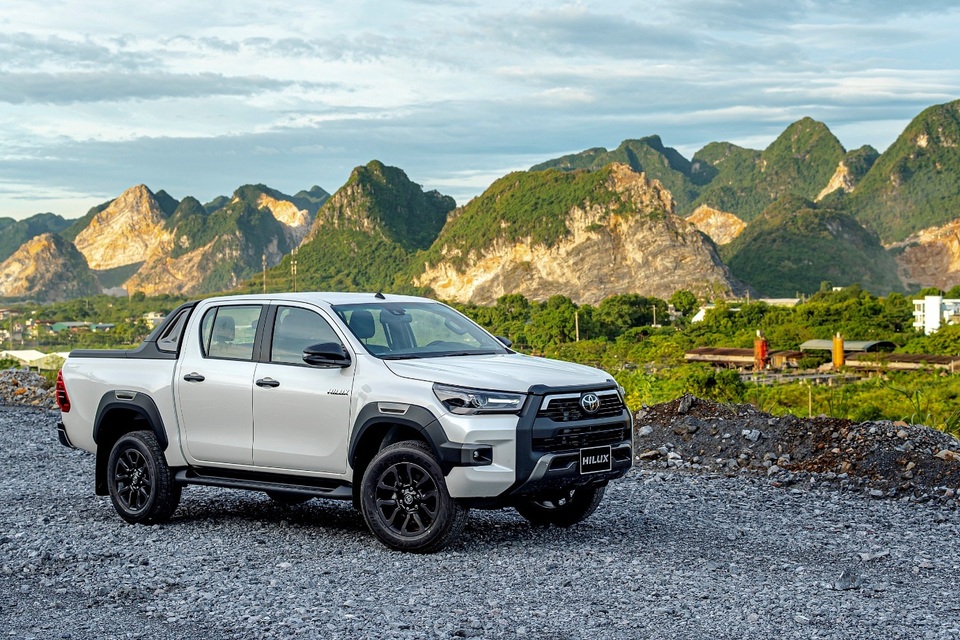 Toyota Hilux, Ford Ranger, Mitsubishi Triton: Xe bán tải nào cho khách Việt? - 1 Toyota Hilux, Ford Ranger, Mitsubishi Triton: Xe bán tải nào cho khách Việt? - 1