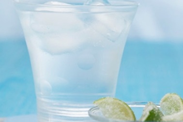 Uống đồ lạnh dễ bị viêm họng cấp tính 