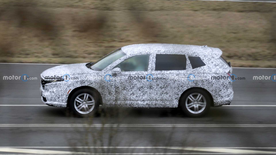 Honda CR-V thế hệ mới 2023 lần đầu tiên xuất hiện trên đường thử - 7