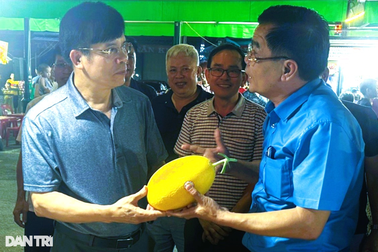 Chàng thanh niên bắt ruộng khô bạc màu "đẻ" ra tiền