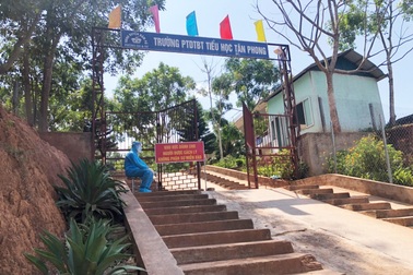 2 học sinh ở ổ dịch Nậm Pồ mắc Covid-19