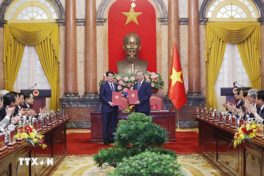 Tổng Bí thư Tô Lâm và Chủ tịch nước Lương Cường bàn giao công tác - 3 Tổng Bí thư Tô Lâm và Chủ tịch nước Lương Cường bàn giao công tác - 3