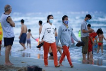 Đà Nẵng lại cấm tắm biển, thể dục thể thao, dịch vụ cắt tóc