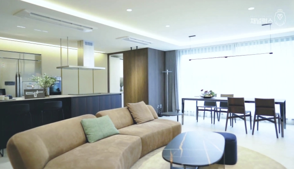 Soi căn biệt thự sang chảnh của Han So Hee tại khu nhà giàu ở Hàn Quốc - 5 Soi căn biệt thự sang chảnh của Han So Hee tại khu nhà giàu ở Hàn Quốc - 5