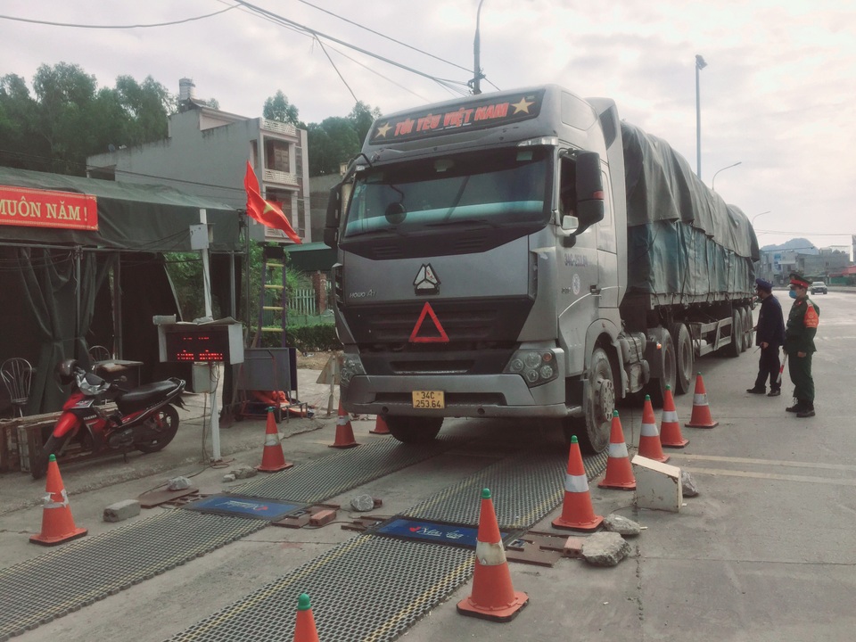 Hơn 30 cán bộ trạm cân bị nợ lương lại có nguy cơ bị cắt bảo hiểm - 1 Hơn 30 cán bộ trạm cân bị nợ lương lại có nguy cơ bị cắt bảo hiểm - 1