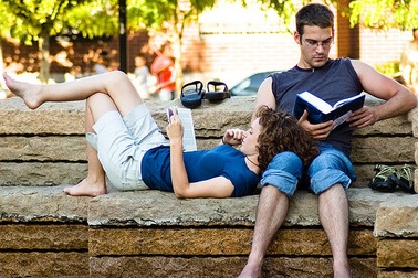 “Mọt sách” là những người yêu… lý tưởng nhất