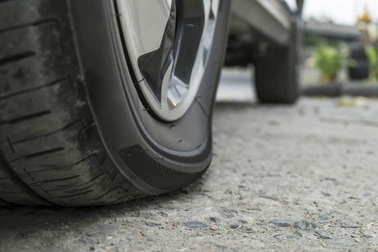 Để lốp quá non hơi, chủ xe "thiệt đơn thiệt kép"