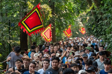 Về với Đất Tổ