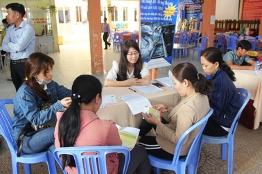 Né Covid-19, nhiều trung tâm dịch vụ việc làm tuyển lao động qua online