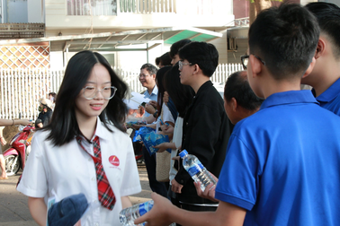 Hơn 200 học sinh được bố trí trường lớp khi bố mẹ về Đắk Lắk công tác