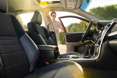 "Bỏ túi" 5 mẹo hạ nhiệt cho ô tô sau khi đỗ dưới trời nắng