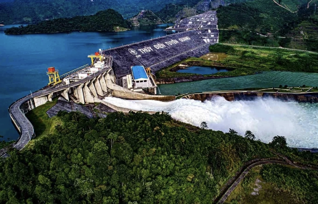 Xả lũ hồ thủy điện Tuyên Quang lúc 18h - 1 Xả lũ hồ thủy điện Tuyên Quang lúc 18h - 1
