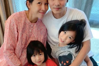 Vượt cạn thành công, Thái Thiếu Phân đón “quý tử” ở tuổi 46