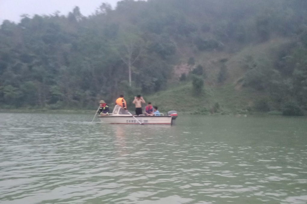 Người hùng nông dân cứu 4 người trong vụ lật thuyền ở Hà Giang - 1 Người hùng nông dân cứu 4 người trong vụ lật thuyền ở Hà Giang - 1
