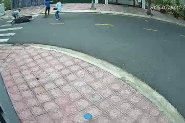 Trộm xe máy giữa ban ngày ở Nha Trang