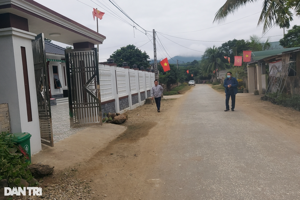 Giờ ông Vân muốn nghỉ làm cán bộ dân bản cũng không cho đâu - 1 Giờ ông Vân muốn nghỉ làm cán bộ dân bản cũng không cho đâu - 1