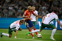 Tây Ban Nha thắng đậm, Đức bất ngờ thất bại, Hà Lan hòa thất vọng