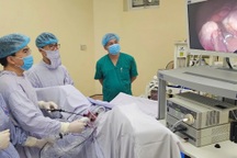 Lần đầu tiên: Chữa ung thư phụ khoa bằng phẫu thuật không để lại sẹo