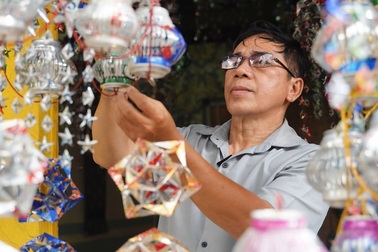 Độc đáo lồng đèn Trung thu làm từ vỏ lon