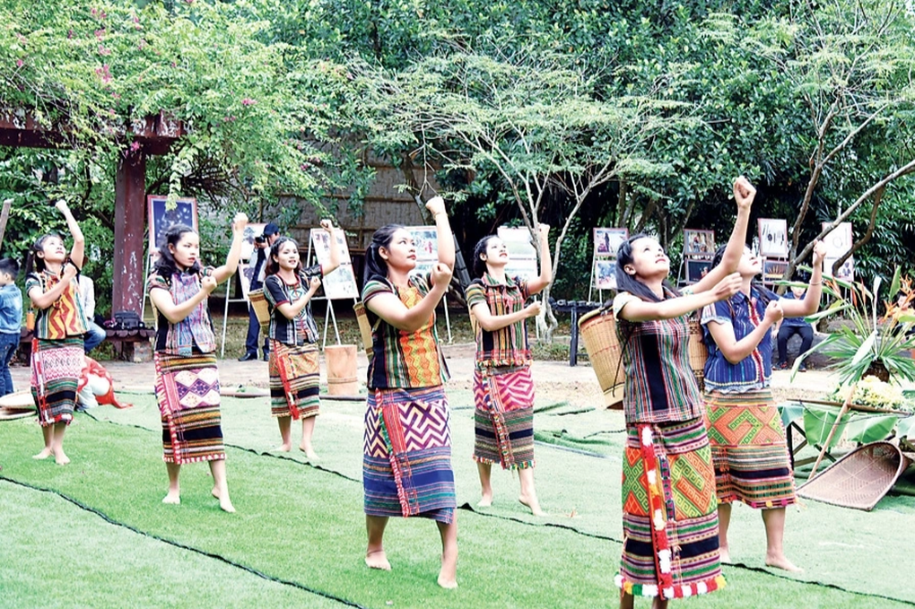 Xây dựng đội ngũ nòng cốt tuyên truyền bình đẳng giới cho đồng bào thiểu số - 1 Xây dựng đội ngũ nòng cốt tuyên truyền bình đẳng giới cho đồng bào thiểu số - 1