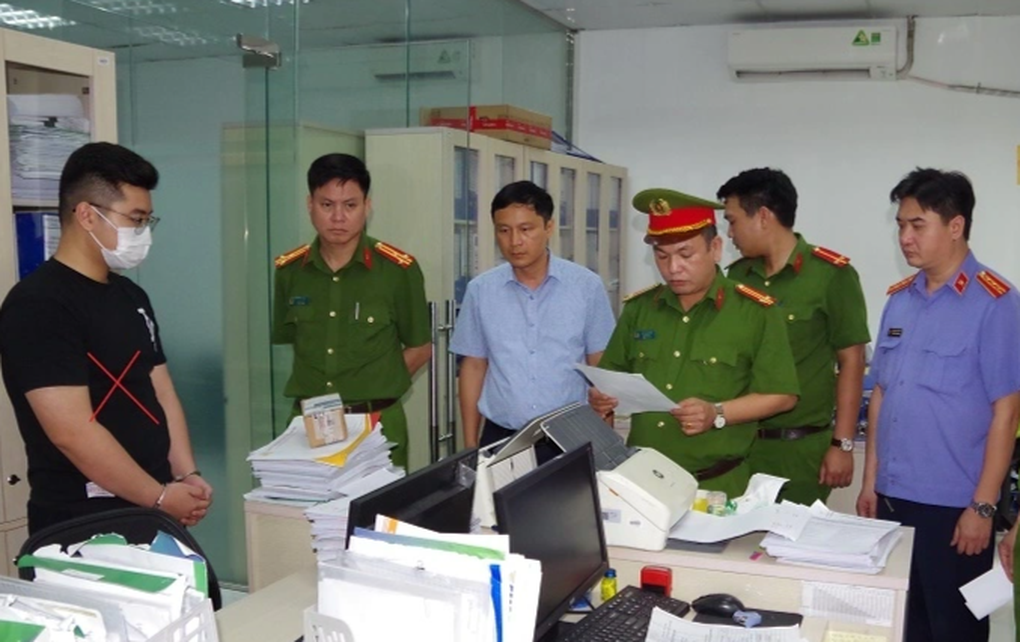 Nhân viên ngân hàng cho vay nặng lãi và cưỡng đoạt tài sản - 1 Nhân viên ngân hàng cho vay nặng lãi và cưỡng đoạt tài sản - 1