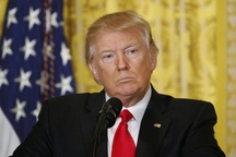 Tỷ lệ ủng hộ ông Trump thấp kỷ lục sau tháng đầu nhậm chức