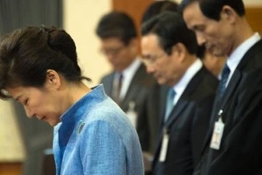 Bà Park Geun-hye bị phế truất, Hàn Quốc lún sâu vào bão táp ngoại giao