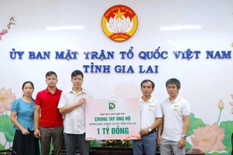 Báo Dân trí đã trao nóng 1 tỷ đồng hỗ trợ người dân vùng lũ Gia Lai