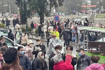 Sa Pa "cháy" phòng nghỉ vì hơn 60.000 người "đổ bộ" du xuân chơi Tết