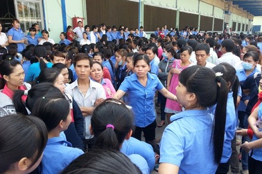 Lạ đời quy định hạn chế công nhân đi... vệ sinh!