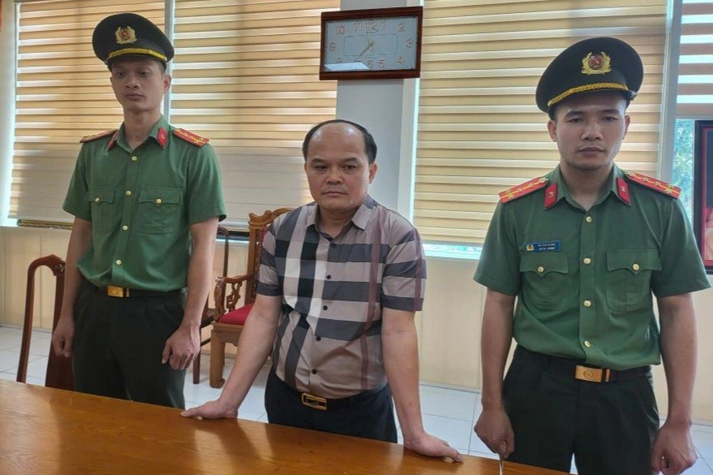 Khởi tố trưởng văn phòng tạp chí lừa đảo tiền tỷ - 2 Khởi tố trưởng văn phòng tạp chí lừa đảo tiền tỷ - 2