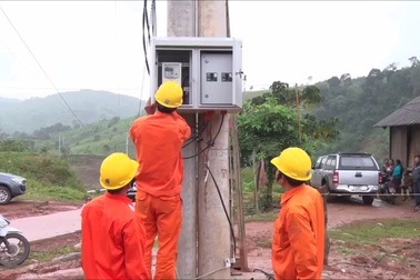 Nỗ lực đưa điện chiếu sáng về các bản làng Quảng Trị