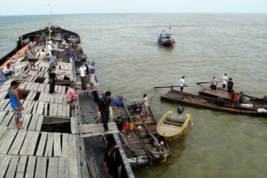 Đưa 39 lao động trên con tàu gặp nạn vào bờ an toàn  