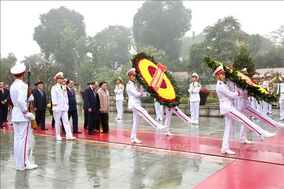 Lãnh đạo Đảng, Nhà nước vào Lăng viếng Chủ tịch Hồ Chí Minh nhân dịp Tết Canh Tý - 1 Lãnh đạo Đảng, Nhà nước vào Lăng viếng Chủ tịch Hồ Chí Minh nhân dịp Tết Canh Tý - 1